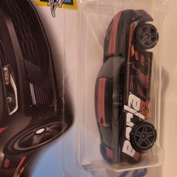 D10 Hot Wheels 16 Camaro SS  with shipping protector - Picture 2 of 3
